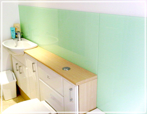 peppermint bathroom glass splashback