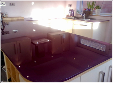 glass-worktops-aubergine